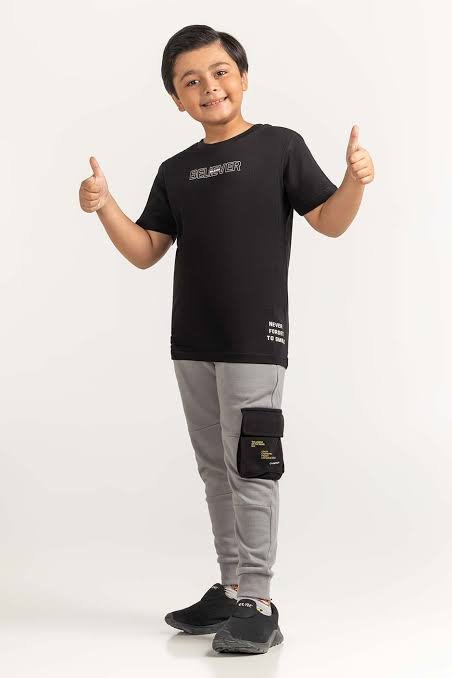 BLACK TSHIRT