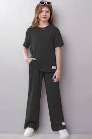 BLACK T-SHIRT AND WIDE-LEG TROUSER SE