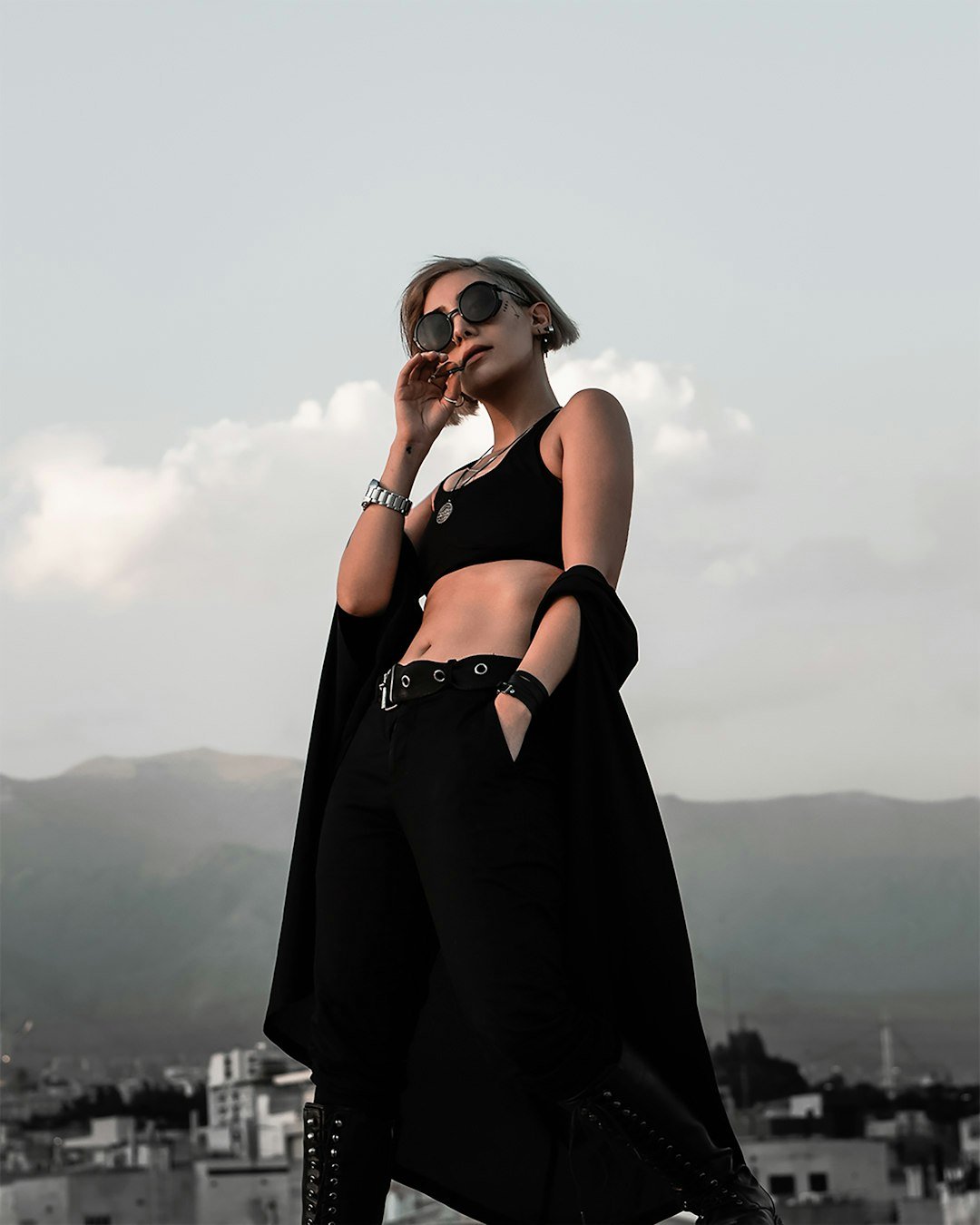 BLACK SUNGLASSES