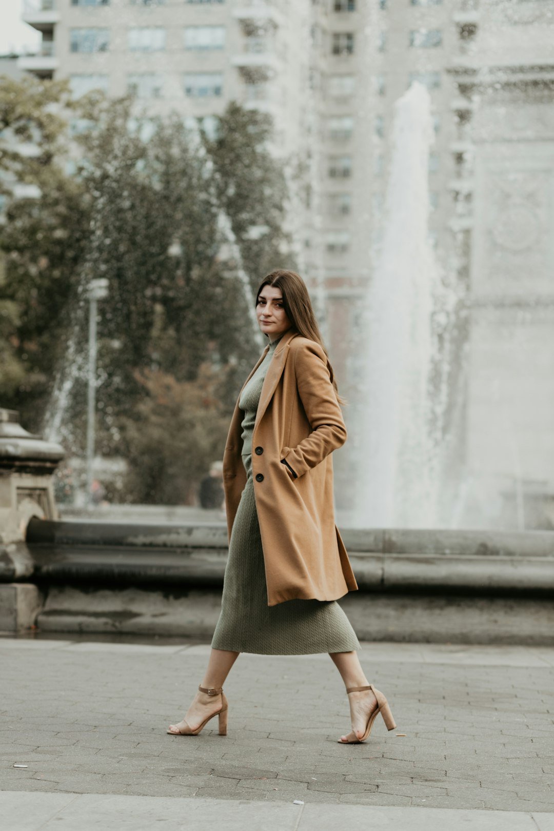 BROWN COAT